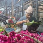 Penjual Kembang di Salatiga Laris Jelang Malam Satu Suro