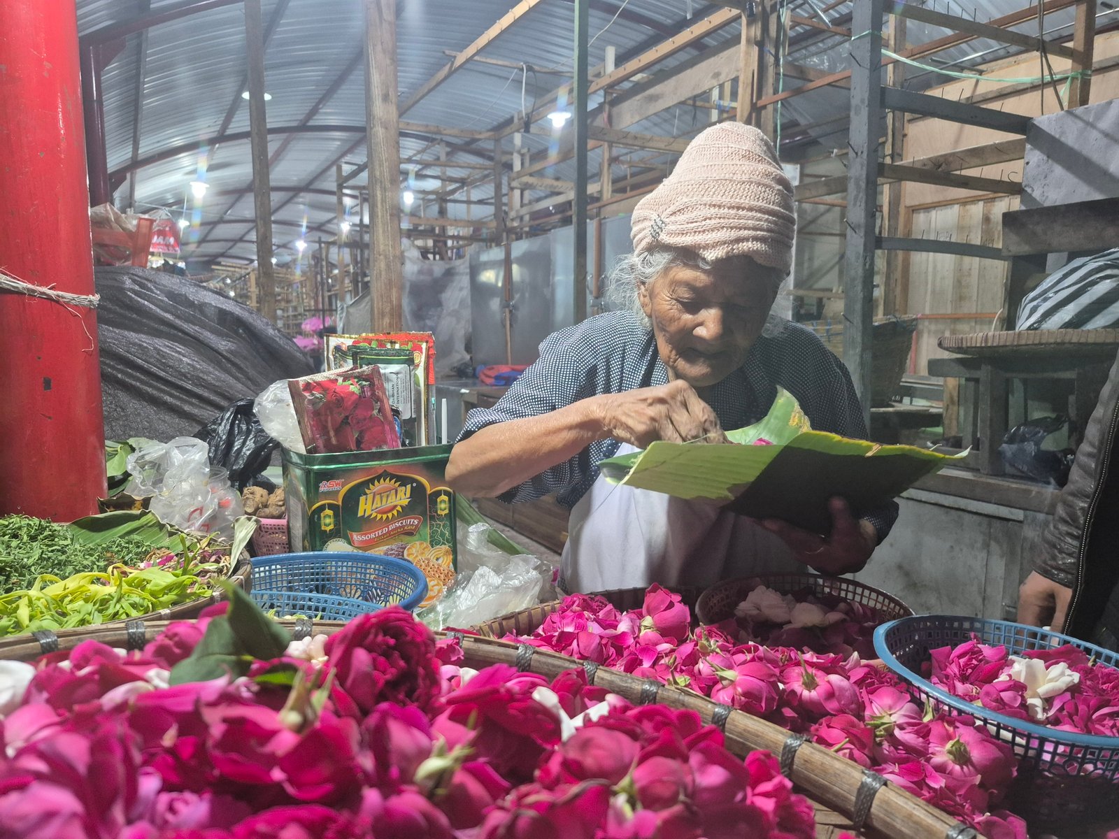Penjual Kembang di Salatiga Laris Jelang Malam Satu Suro