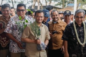 Lindungi Pesisir, Gubernur Jateng Dorong Perawatan Mangrove Usai Penanaman