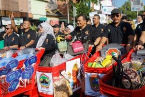 Gubernur Ahmad Luthfi Pimpin Kirab Troli Buka Soloraya Great Sale 2025