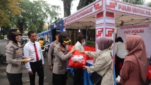 Polres Salatiga Gelar Bazar Sembako Murah, Warga Serbu Stan di Hari Bhayangkara ke-79