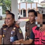 Buronan 15 Tahun Kasus Korupsi Dana Desa Diciduk Saat Makan di Rumah Makan Jambu