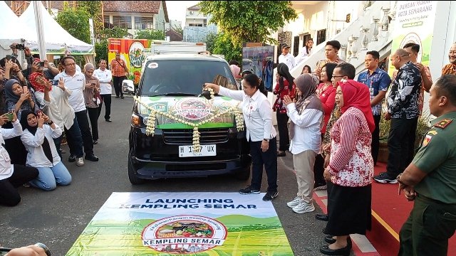 Kempling Semar Meluncur! Mobil Keliling Pangan Murah Bikin Warga Senang