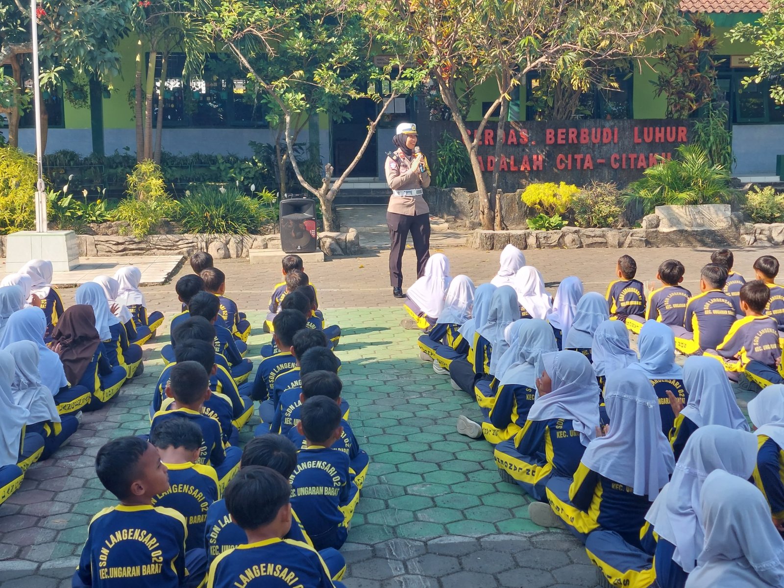 Ops Patuh Candi 2025, Satlantas Polres Semarang Gaungkan Keselamatan dan Anti-Bullying di SD Langensari