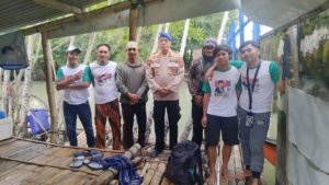 Polisi Selamatkan Enam Pemancing Terombang-ambing di Laut Akibat Badai