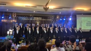 Serbaindo Wisuda 55 Lulusan, Luncurkan LSP Bahasa Asing Pertama di Indonesia