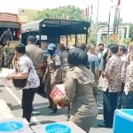 Ratusan Dus Air Sumbangan Diangkut Paksa, Warga Tuding Pemkab Pati Arogan