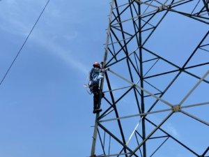 Kabel Putus, Tim Serpo PLN Icon Plus Berpacu dengan Waktu di Purworejo