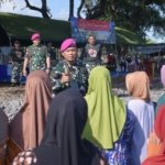 Bhakti TNI AL Tutup Latihan Pasmar 2 di Situbondo, Bersih Pantai hingga Bagi Sembako