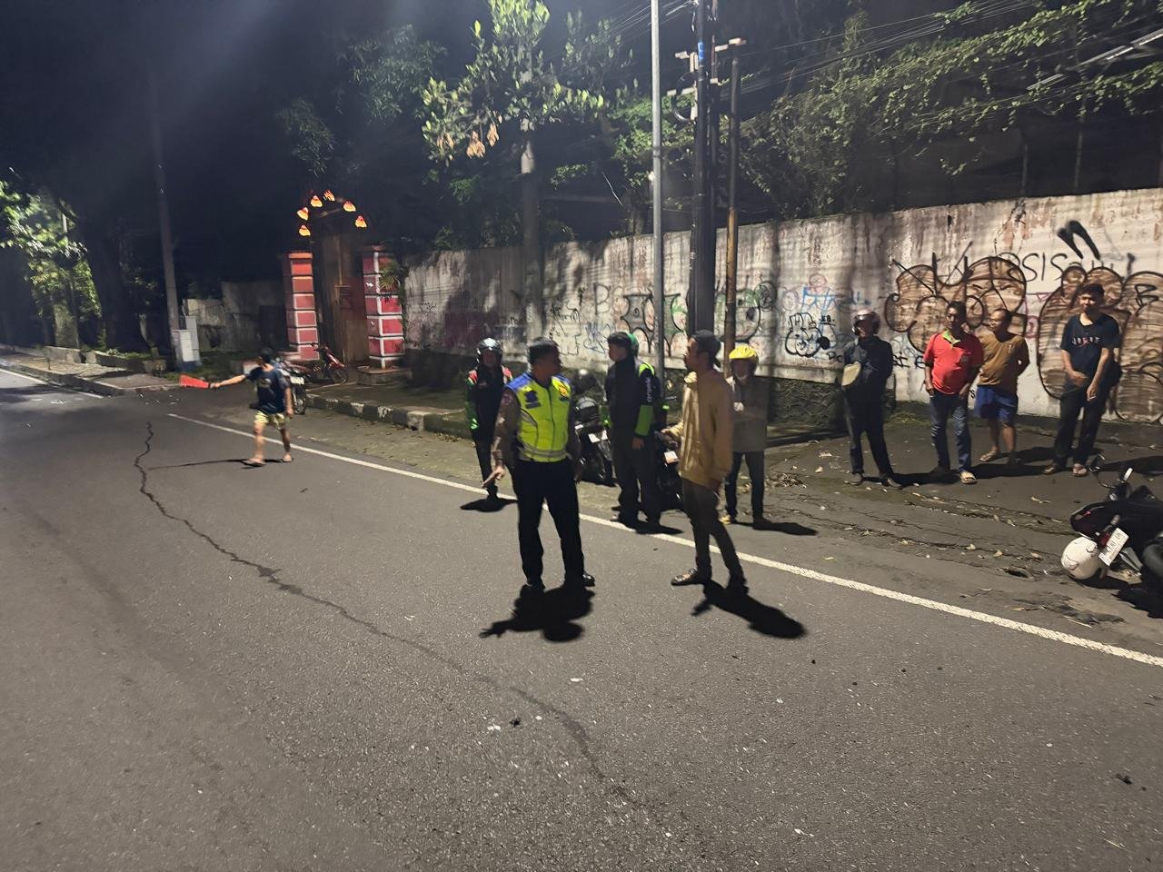 Pemotor Tabrak Belakang Truk di Salatiga, Diduga Kurang Fokus Saat Berkendara