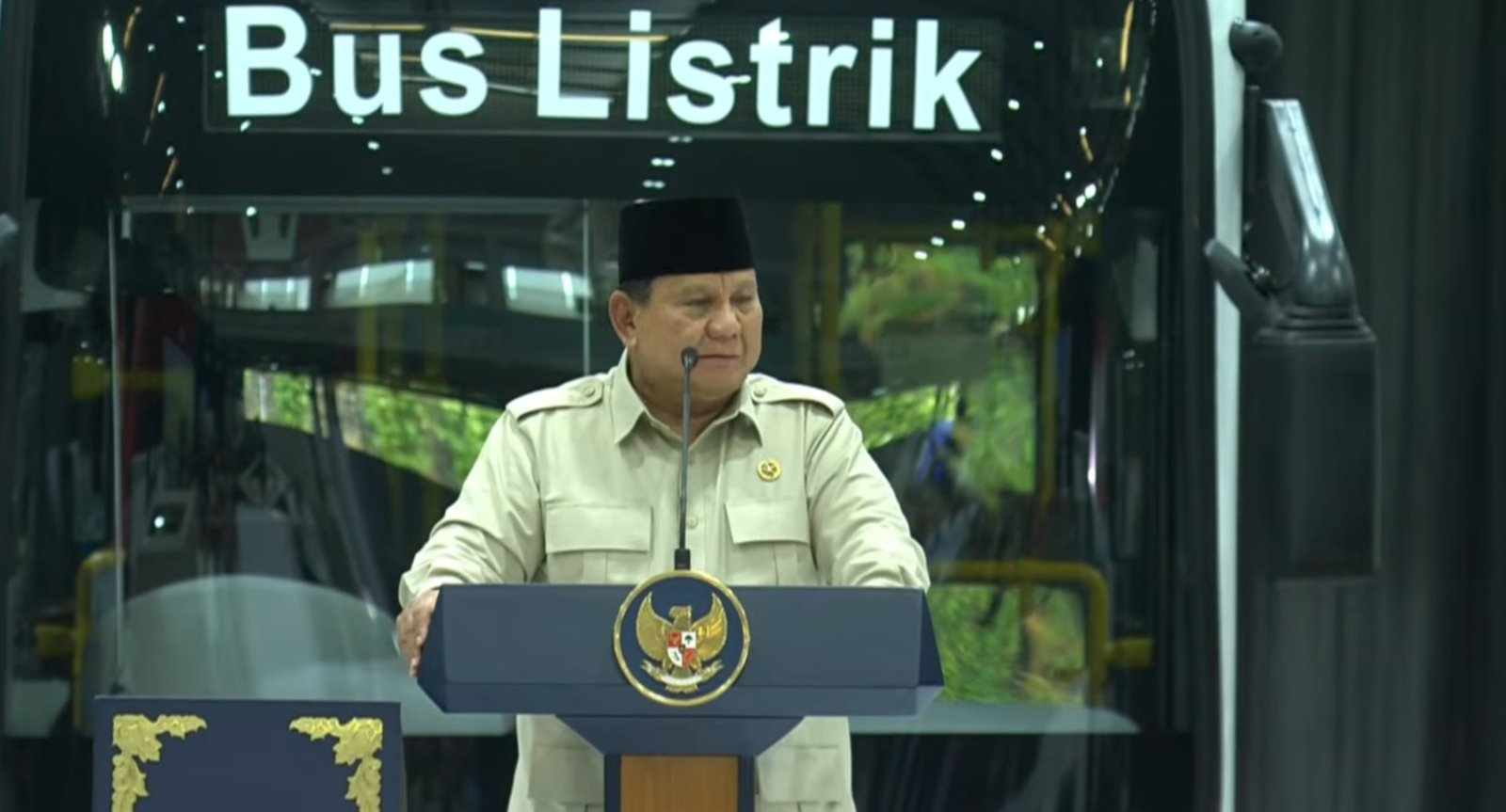 Presiden Prabowo Resmikan Pabrik Kendaraan Listrik Pertama di Indonesia